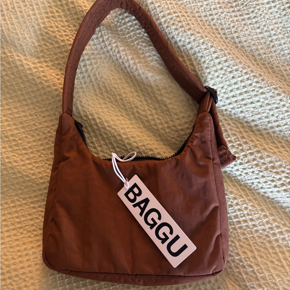 Baggu mini shoulder nylon bag in brown. NWT